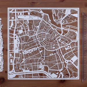 Carte d'Amsterdam en papier découpé, 12 x 12 po. Art en papier CADEAUX IDÉAUX