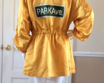 Jaqueta anoraque dourada vintage Moschino Couture &quot;PARK AVE &quot; “PARKA” , tamanho 8; Coleção rara de 1984