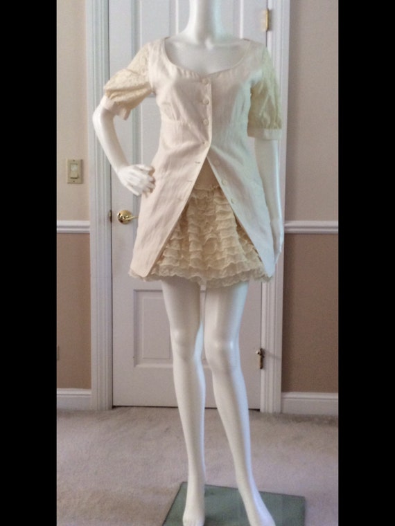 Byblos, Made in Italy, 1989 Layered Ivory Lace Skirt With Byblos, Made in Italy, 1989 Layered Ivory Lace Skirt With