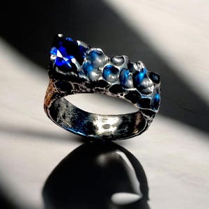Natural blue sapphire, solid silver ring, gift for him, man's wedding band, hammered texture ring. Ready to ship in size 9. Free shipping