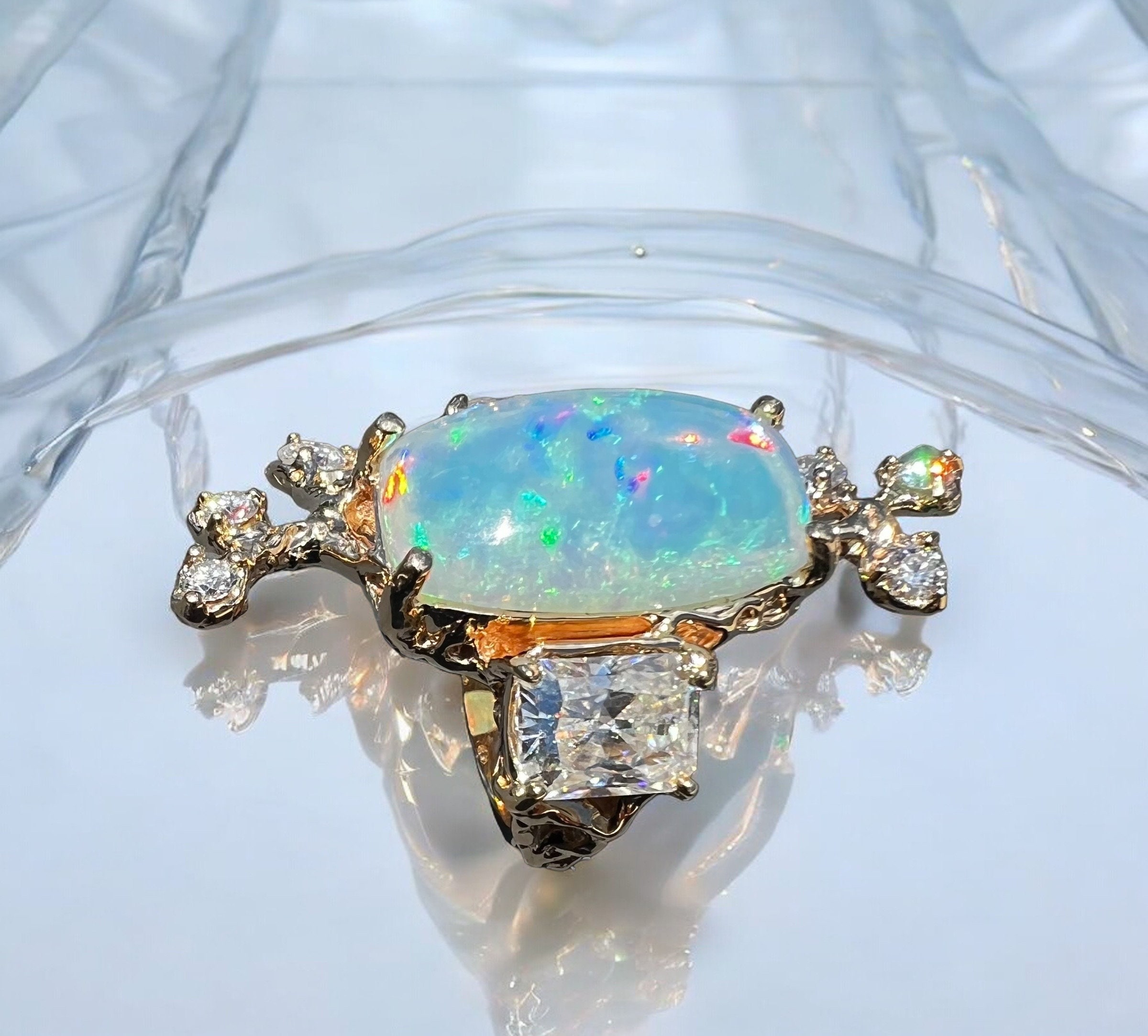 エチオピア産ウェロオパールリング：14Kゴールド、モアッサナイト