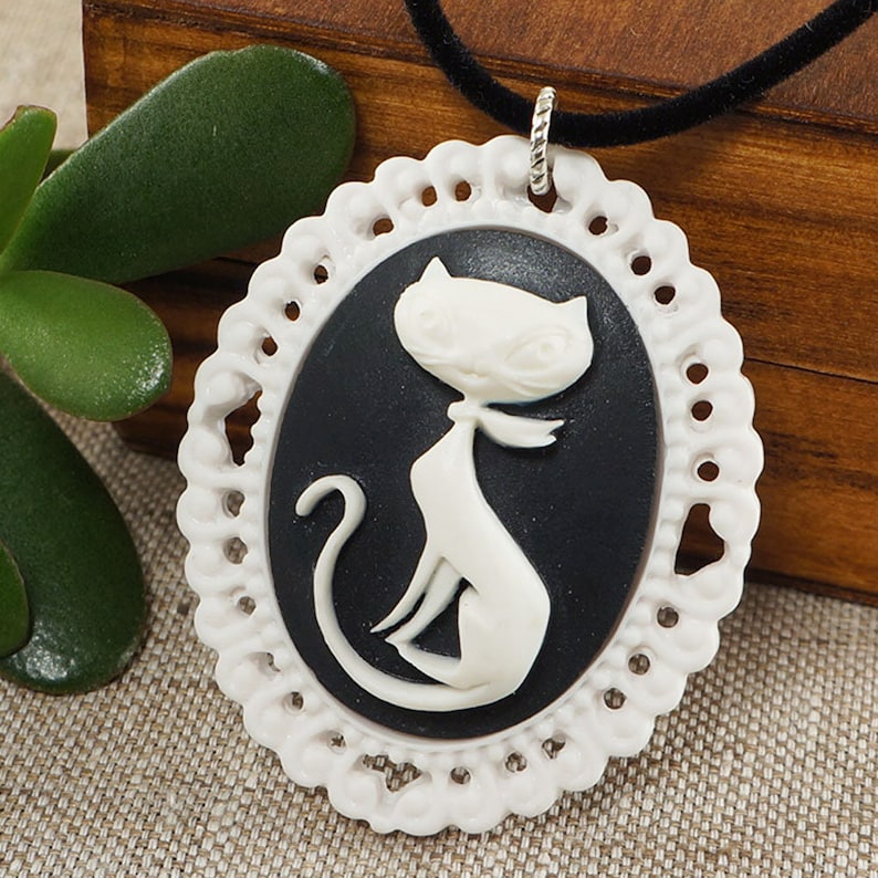Black /& White Kitty Cat Vintage Cameo Pendant Necklace Victorian Epoch Wedding Kitten Cat Lovers Women Necklace Jewelry Gift for Her 6772