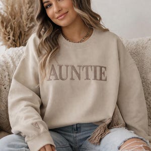 Embroidered Auntie Crewneck Sweatshirt, Personalized Gift for Aunt, Minimalist Heart Detail