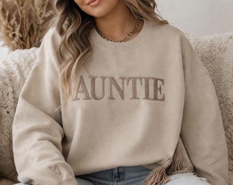 Embroidered Auntie Crewneck Sweatshirt, Personalized Gift for Aunt, Minimalist Heart Detail