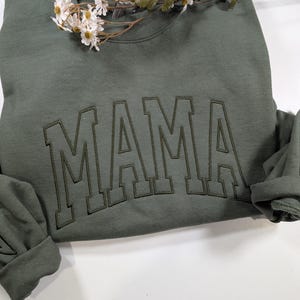 Embroidered Mama Crewneck with Kids Names, Personalized Mama Sweatshirt, Mother&#39;s Day or Wife gift, Mom Sweatshirt, Mama Shirt, Gift for Mom
