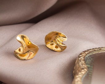 22k Gold luster floral earrings in porcelain