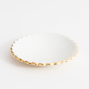 Jewelry dish with gold scalloped edge Goye X Noémiah White