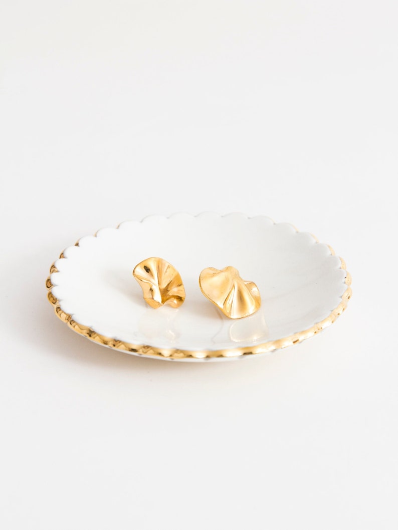 Jewelry dish with gold scalloped edge Goye X Noémiah image 2