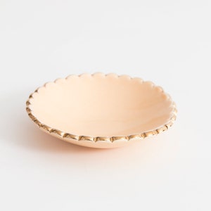 Jewelry dish with gold scalloped edge Goye X Noémiah Tangerine