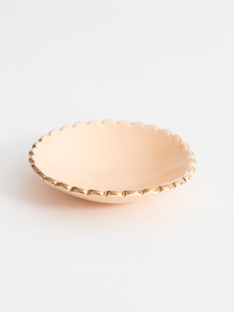 Jewelry dish with gold scalloped edge Goye X Noémiah Tangerine