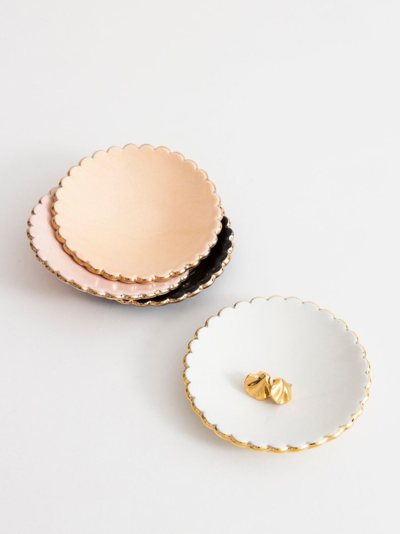 Jewelry dish with gold scalloped edge Goye X Noémiah image 1