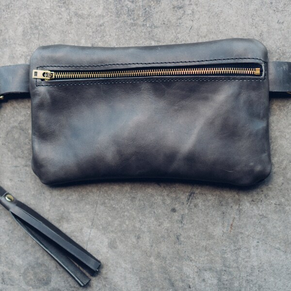 SAMPLE SALE - grey zipper festival fanny pack // perfect condition, it is just missing the inside back pocket
