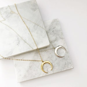 Crescent Moon Necklace / Tusk Necklace / Half Moon Necklace afbeelding 3