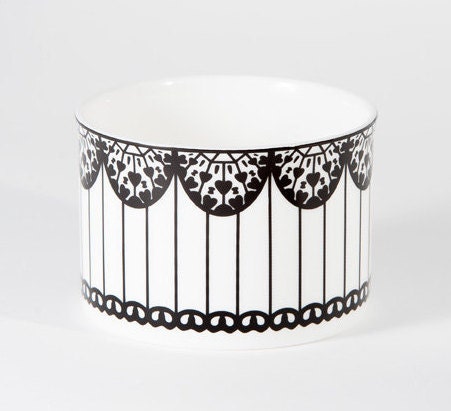 Sugar bowl: Elegant black and white Paper Kite design on fine bone china