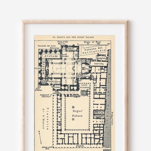 Puede incluir: Un mapa vintage en blanco y negro de San Marcos y el Palacio Ducal en Venecia, Italia. El mapa muestra la disposición de los edificios e incluye etiquetas para varias habitaciones y áreas, como el Palacio Ducal, el Palacio Patriarcal y la Piazzetta.