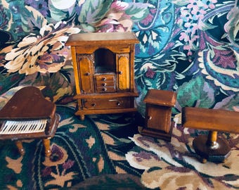 Dollhouse Furniture Lot