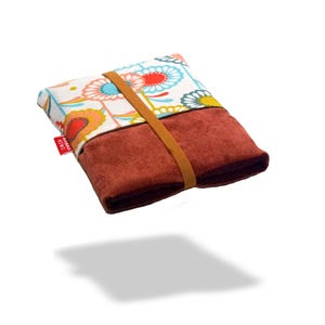 Vadderat e-läsarfodral i sjuttiotalsblommigt tyg och rostfärgad sammet, Kobo Libra Color-fodral, Kindle Colorsoft-fodral