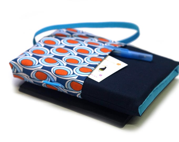 Retro printed fabric e-reader cover with elastic & pockets - Custom-made compatible with Kindle, Kobo Libra, Kobo Clara, Vivlio - Travel gift