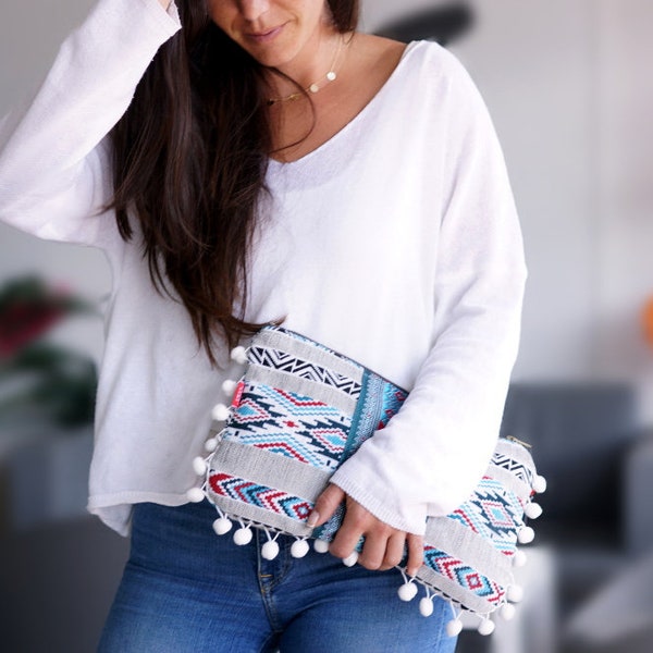 Pochette Bohème Faite Main Au Crochet - Doublée Coton + Pompon - Neuf