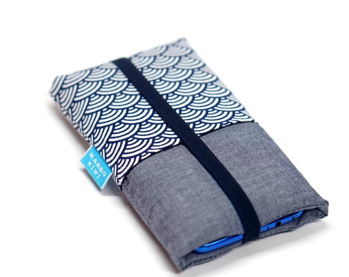 Phone pouch card holder - Custom made iPhone and smartphone - Japanese wave fabric with padding - Gift for men, brothers