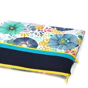 Etui ordinateur 16/ 17 pouces rembourré avec tissu floral coloré - Sur mesure - Cadeau de voyage pour femme