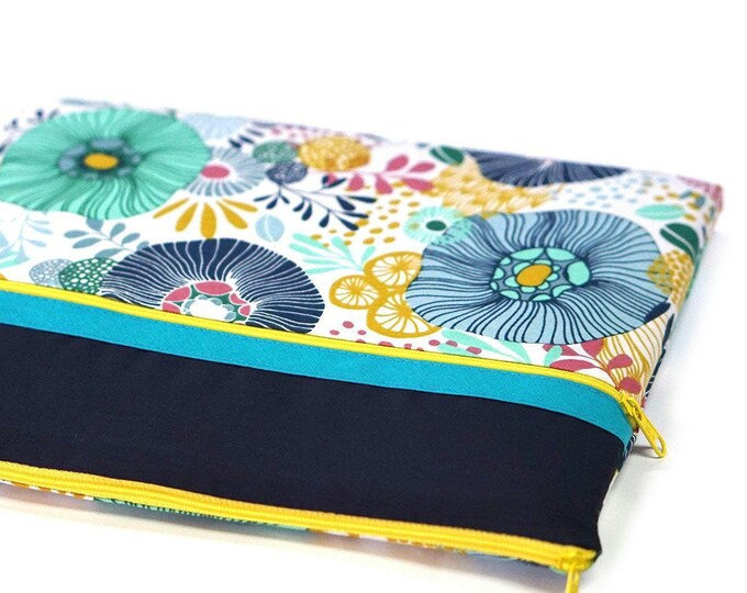 16/17 inch padded laptop case with colorful floral fabric - Custom made - Travel gift for women