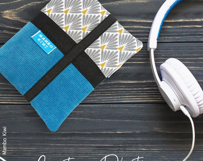 Small sky blue velvet card holder wallet in gray/gold Japanese fabric with elastic or schoolbag clasp, personalized handmade gift