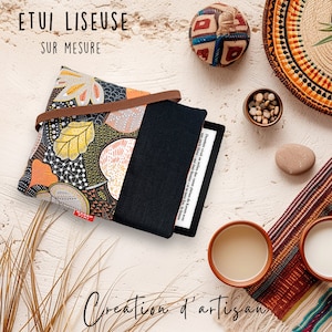 Cadeau pour voyageuse - Etui ebook liseuse sur mesure avec élastique - Kobo, Kindle, Kindle paperwhite, Vivlio - Tissu feuilles automnales