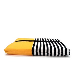 Etui liseuse tissu minimaliste rayures noir et blanc avec élastique, pochette liseuse sur mesure, étui kobo libra 2 à poches, étui Kindle image 3