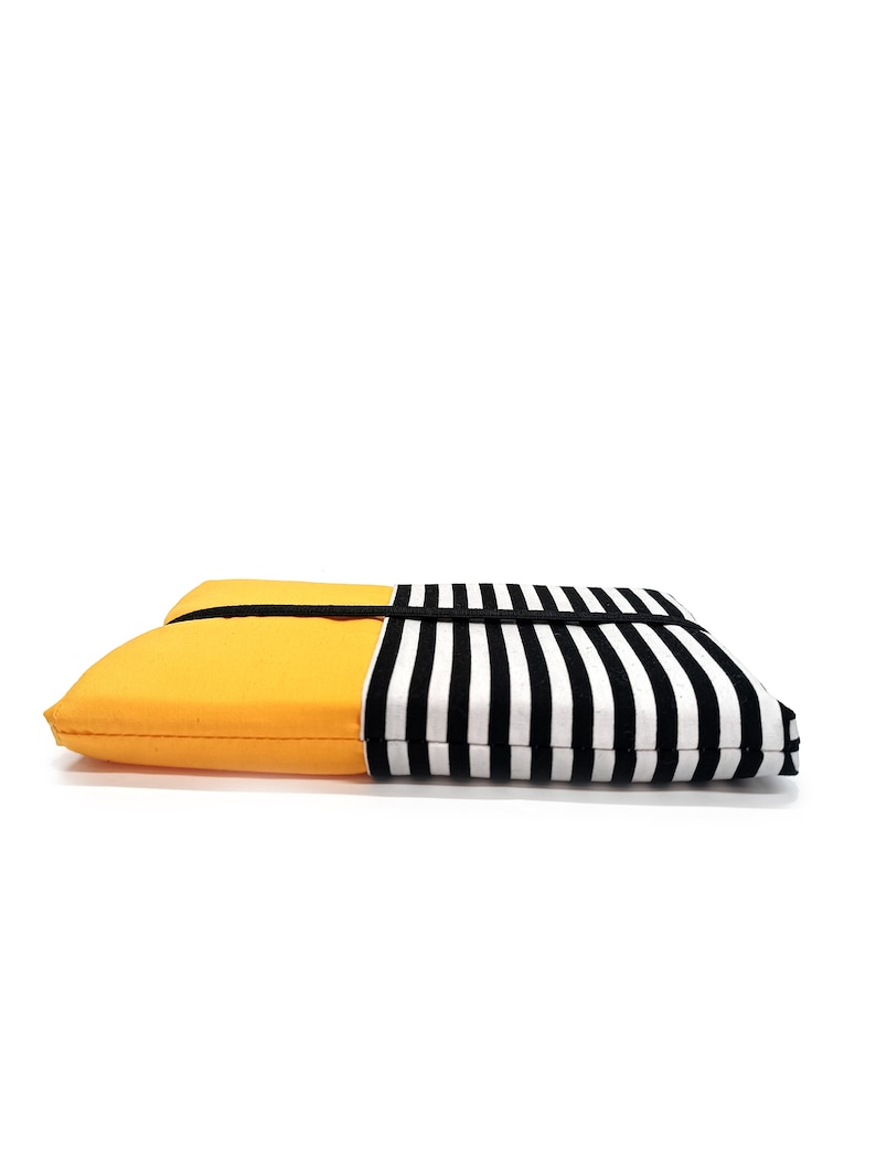 Etui liseuse tissu minimaliste rayures noir et blanc avec élastique, pochette liseuse sur mesure, étui kobo libra 2 à poches, étui Kindle image 3