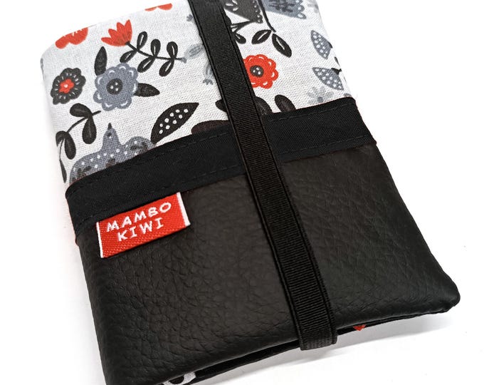 Small minimalist wallet in faux leather and floral fabric with elastic, card holder, purse, personalized gift idea for women