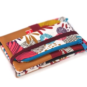 Cartera para pasaporte de mujer, tarjetero de tela con flores de colores - Vegana - Regalo de viaje personalizado, hermana, mamá, esposa