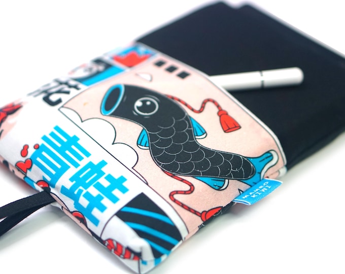 Custom-made e-reader case with Japanese dragon carp sushi fabric - Pocket & elastic - For Kobo, Kindle, Vivlio... Traveler gift for a fan of Japan