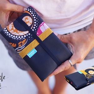 Grand portefeuille XL chèquier porte-cartes femme - Imprimé africain wax & similicuir marine - Cadeau fait main soeur, amie, maman, épouse