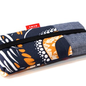 Etui téléphone SUR MESURE rembourré tissu wax africain mandalas avec poches et élastique, etui iphone coloré, cadeau original femme