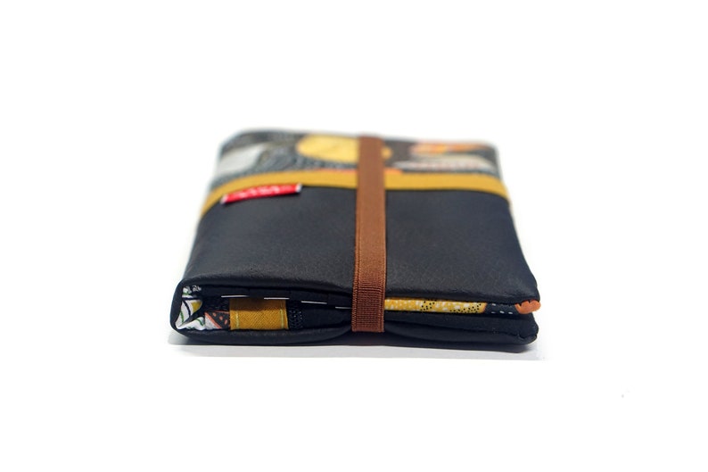 Portefeuille chéquier femme cuir noir tissu feuilles automnales avec élastique, porte-cartes passeport, cadeau fait main femme noël image 4