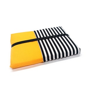 Etui liseuse tissu minimaliste rayures noir et blanc avec élastique, pochette liseuse sur mesure, étui kobo libra 2 à poches, étui Kindle image 2