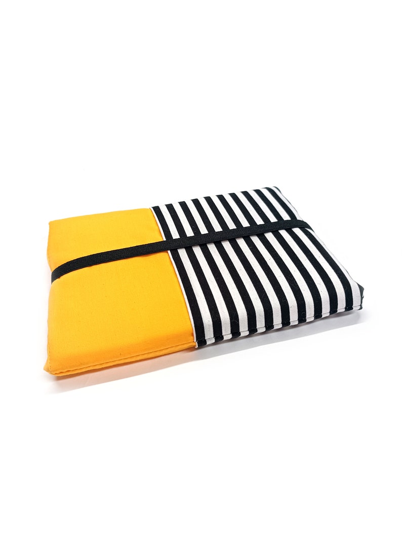 Etui liseuse tissu minimaliste rayures noir et blanc avec élastique, pochette liseuse sur mesure, étui kobo libra 2 à poches, étui Kindle image 2