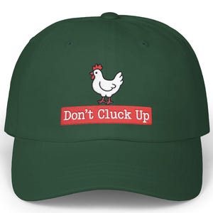 Gorro de pollo divertido para granjeros o amantes de los juegos de palabras, gorro bordado minimalista, regalo divertido para mamá gallina con eufemismo, gorro de papá con temática de vida en la granja.