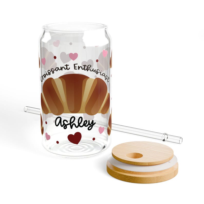 Regalo personalizado para amantes de los croissants, lata de vidrio, regalo para chef pastelero, vaso de vidrio con sorbete, taza de vidrio para entusiastas de los croissants, vaso con sorbete de 16 oz imagen 2
