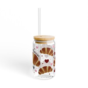 Regalo personalizado para amantes de los croissants, lata de vidrio, regalo para chef pastelero, vaso de vidrio con sorbete, taza de vidrio para entusiastas de los croissants, vaso con sorbete de 16 oz imagen 6