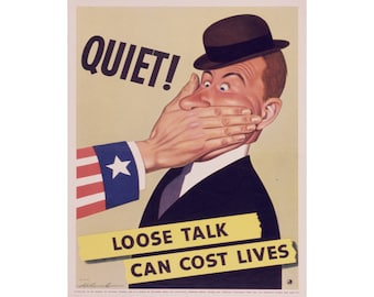 Può includere: Un manifesto di propaganda della seconda guerra mondiale con un uomo in abito e cappello che ha la bocca coperta da una mano. Il manifesto recita "Silenzio! Parlare senza pensarci può costare la vita."