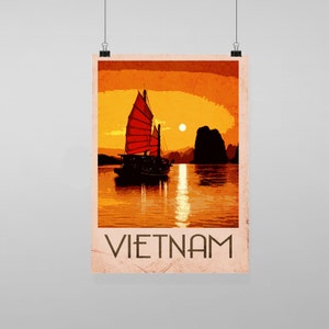 Puede incluir: Un cartel de viaje vintage con un velero rojo y blanco en una masa de agua con una puesta de sol en el fondo. El texto "VIETNAM" está en la parte inferior del cartel.