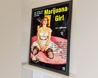 Puede incluir: Una portada de libro de bolsillo vintage con una mujer con un vestido blanco sentada en una alfombra rosa. La portada tiene el título "Marijuana Girl" y el autor "N.R. DeMexico". El texto de la portada dice "She traded her body for drugs- and kicks!" y "Never was there so outspoken a novel as this... telling the plain, uncensored truth about teen-age addicts- and their desperate search for thrills."