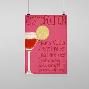 Puede incluir: Un póster rosa con el texto "COSMOPOLITAN" en blanco. El póster tiene un vaso de cóctel rojo con una rodaja de lima como guarnición y la receta de un cóctel Cosmopolitan: 4 partes de vodka, 2 partes de triple sec, 1 parte de zumo de lima, 2 partes de zumo de arándano, servir solo, adornar con lima.