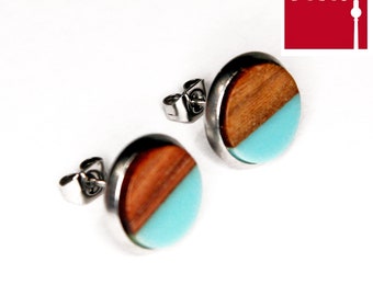 Boucles d'oreilles clous en bois et résine synthétique turquoise 12 mm