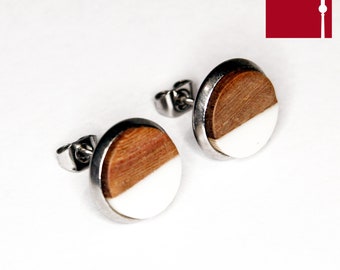 Wooden stud earrings in white 12 mm