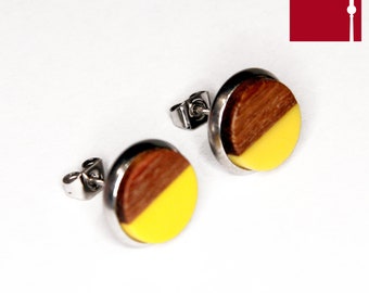 Wood resin stud earrings in yellow 12 mm