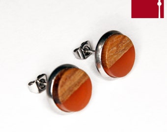 Wooden stud earrings in orange 12 mm