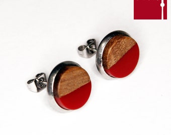 Wooden stud earrings in red 12 mm